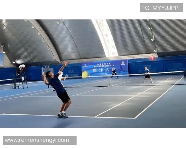 周敏独家分享网球心得与技巧助你提升球技的秘密之道