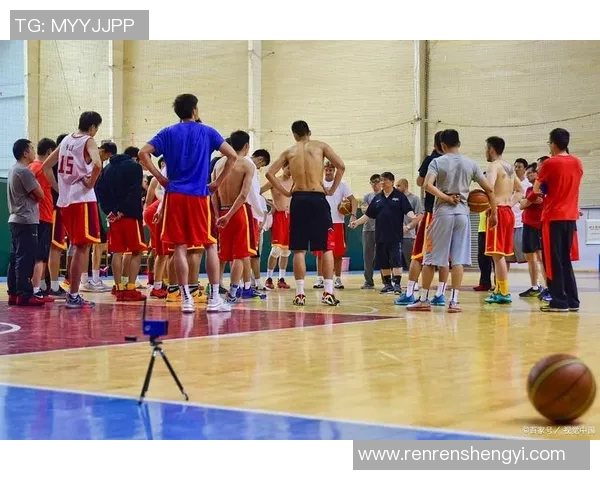 成都篮球队进攻体系解析：战术创新与团队协作的完美结合