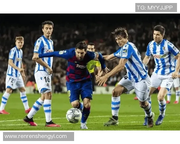 巴伦西亚主场迎战艾尔切争夺西甲关键三分的激烈对决 巴伦西亚主场迎战艾尔切争夺西甲关键三分的激烈对决