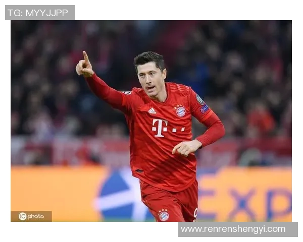 莱万回归安联球场遭拜仁球迷嘘声四起引发热议